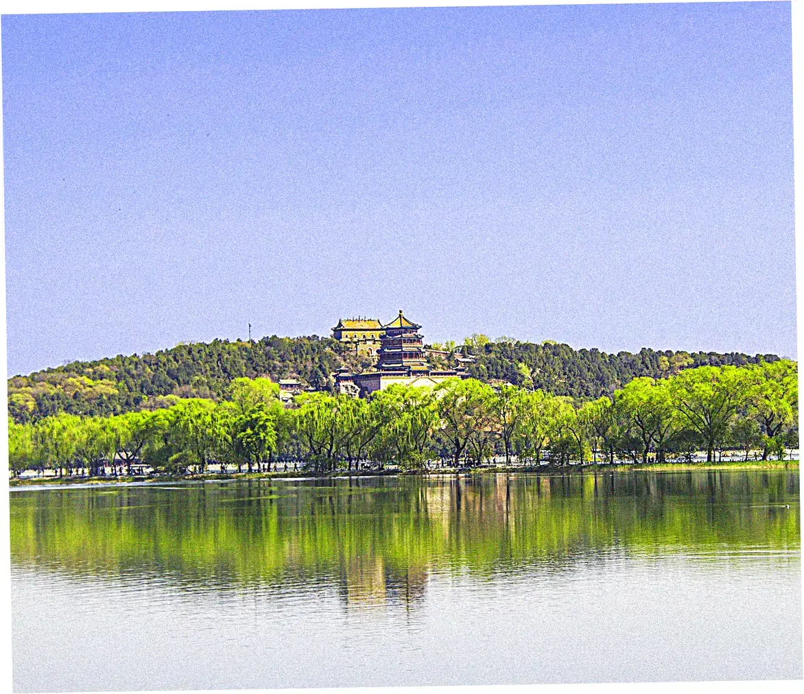 Rare artifacts preserved in Qianlong Garden today