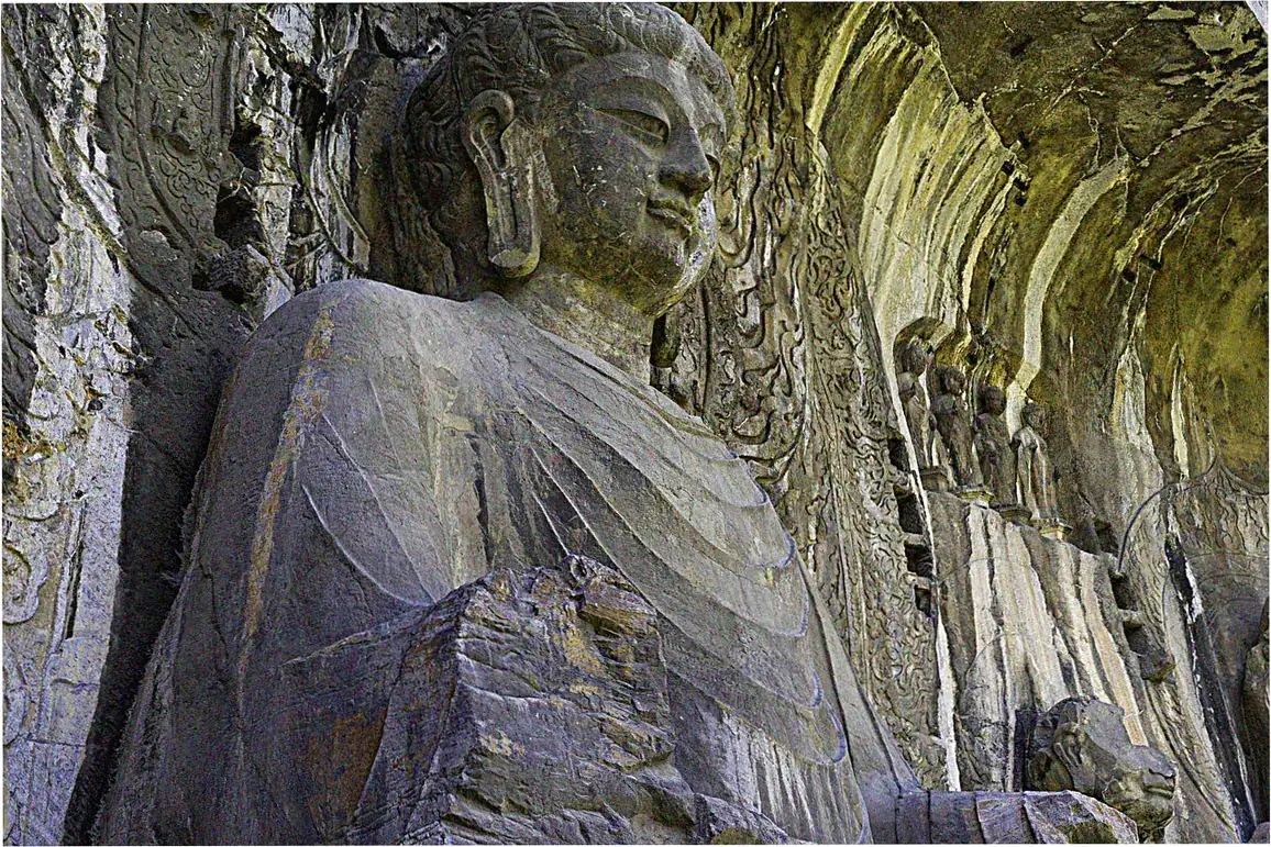 Guided tour options at Mogao Buddhist caves