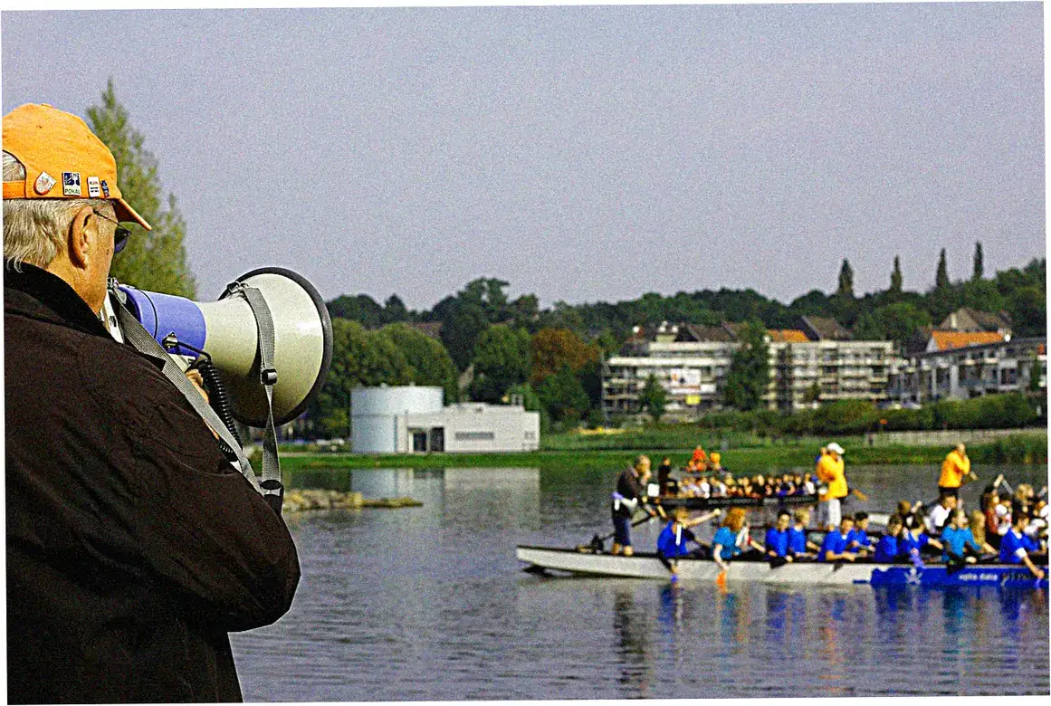 How much does it cost to join a dragon boat team?