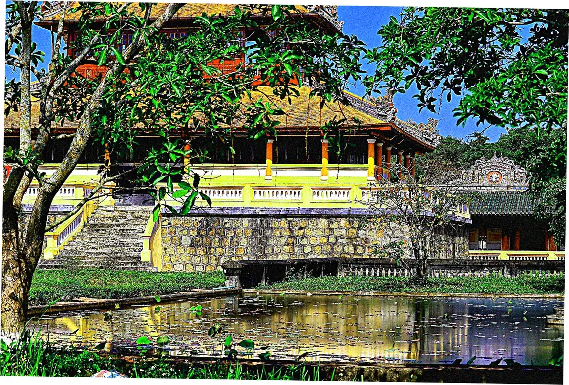 How Imperial Gardens change with the seasons