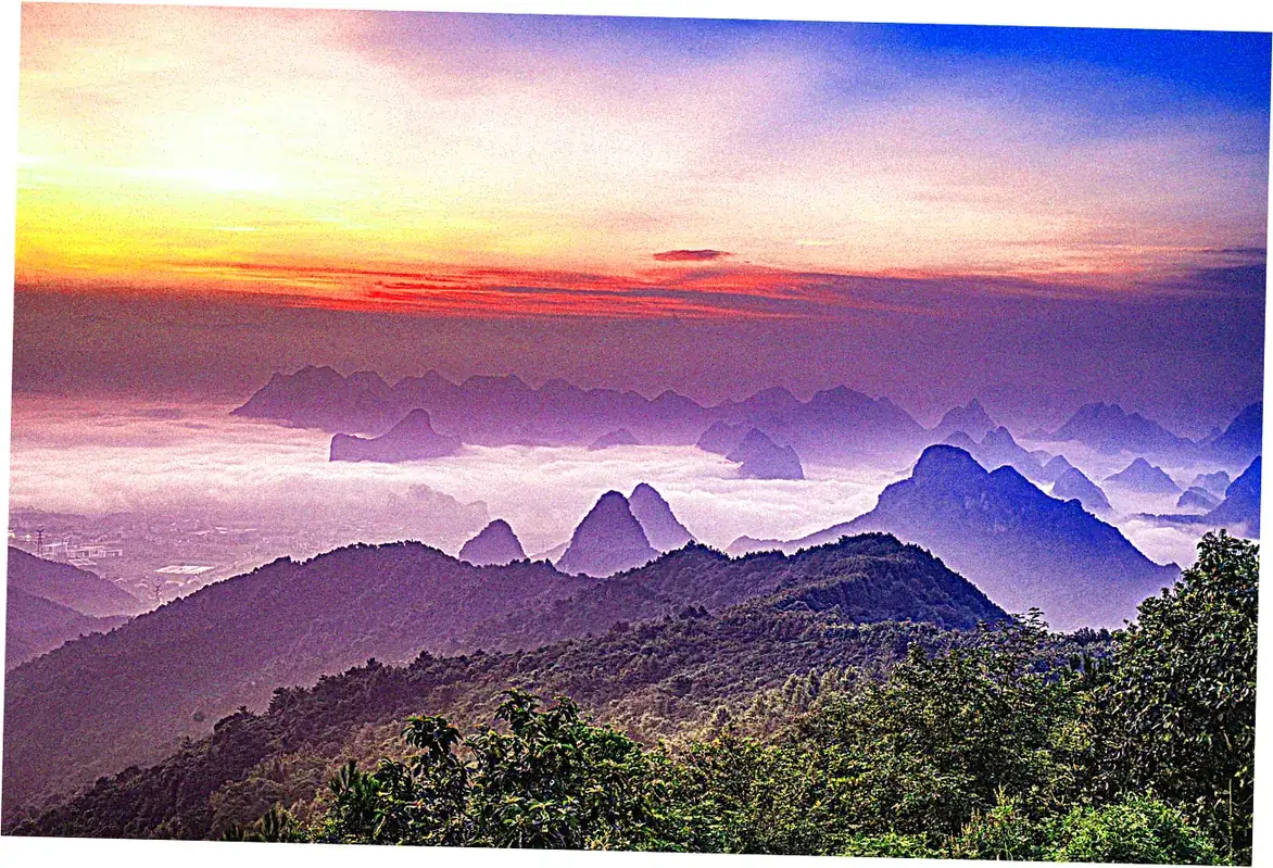 Let's uncover the magic of a Guilin Li River cruise.