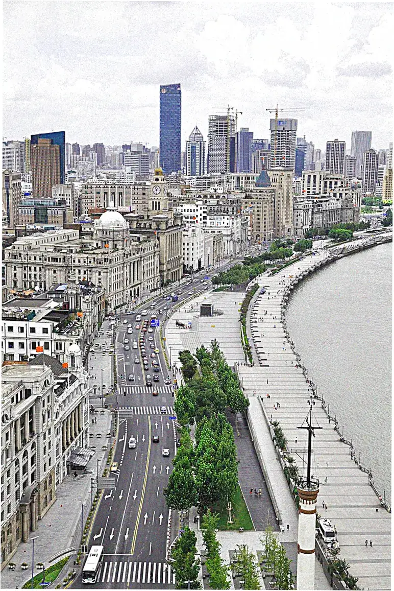 4. Architectural Landmarks Along the Banks