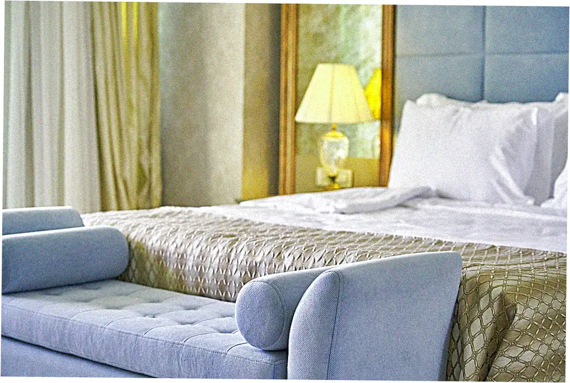 Let's talk about the great locations of China's five-star hotels and how close they are to major attractions.