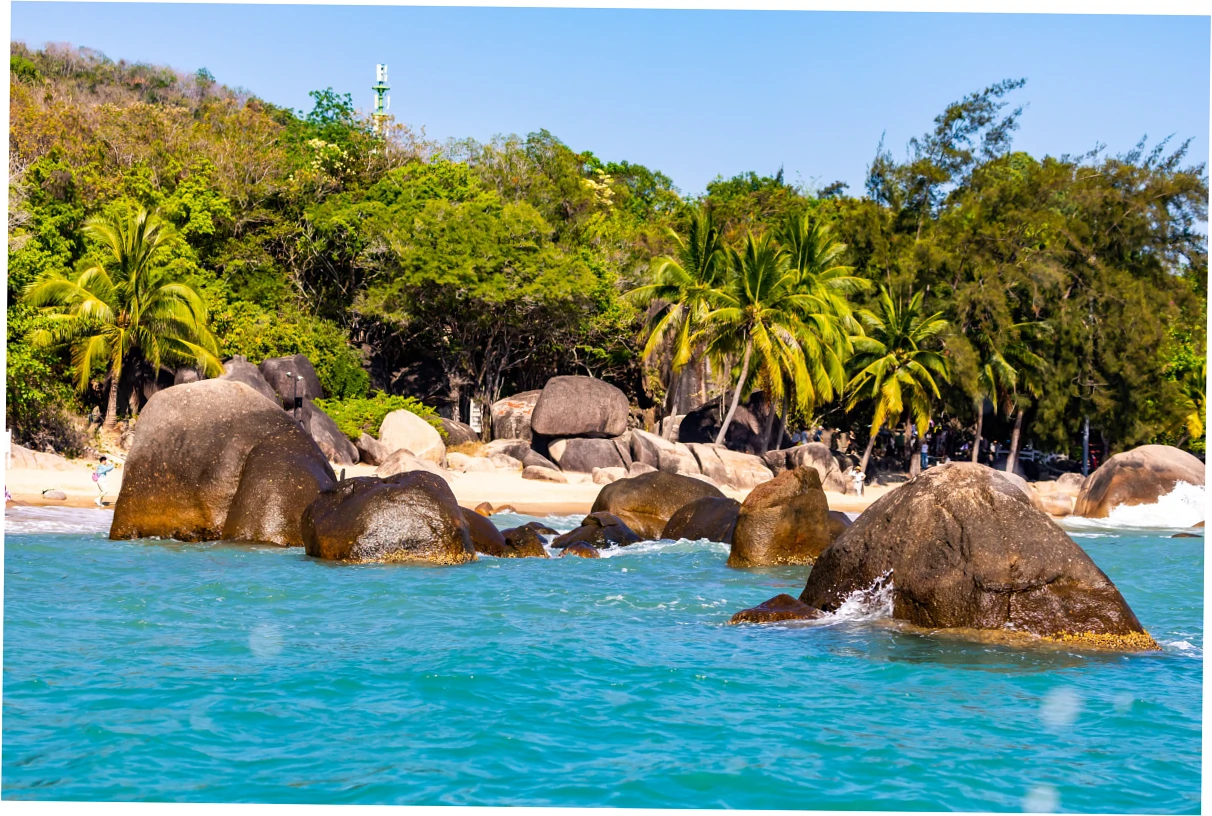 How to visit Haitang Bay Fishing Village effectively