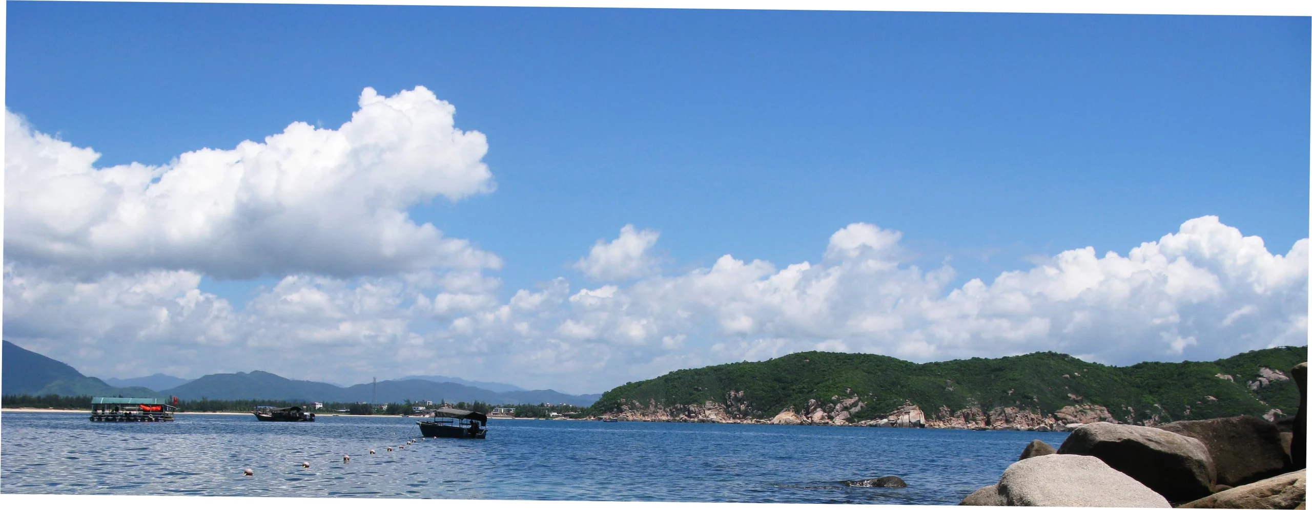 What are the risks at Haitang Bay Fishing Village?